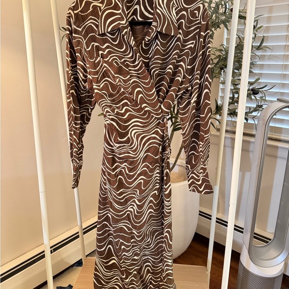 & Other Stories Brown and White midi dress in brown print - Picture 3 of 14